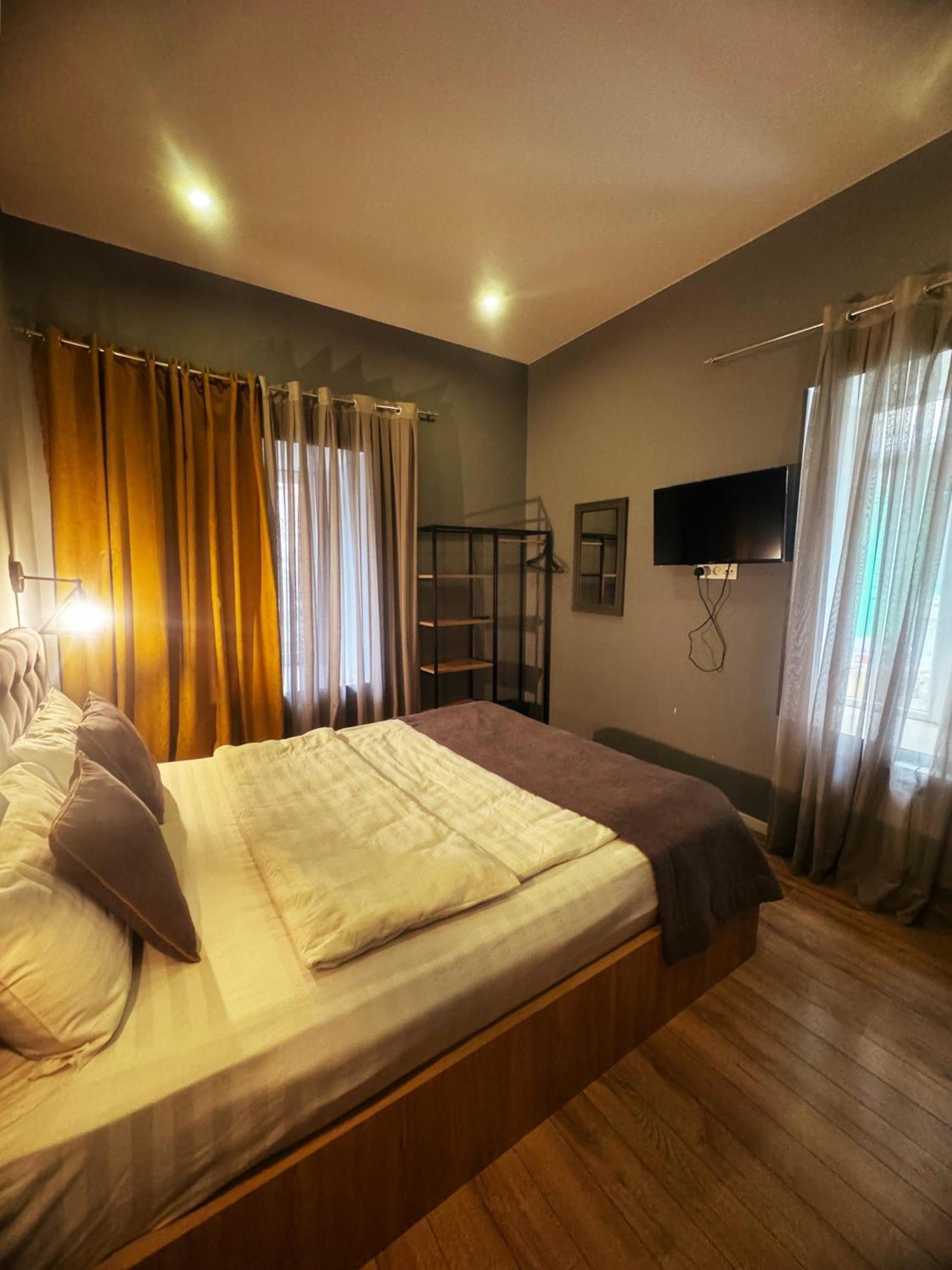 Hotel Classic Corner Тбилиси Екстериор снимка